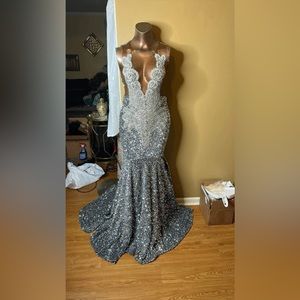 sz 14 (worn once) it can be adjusted i have more material if needed